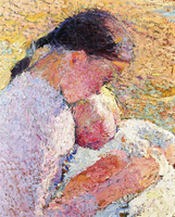 Jeune fille tenant un bébé endormi